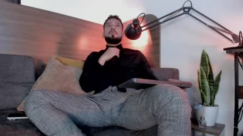 Andres Suarez online show from May 4, 4:09 pm