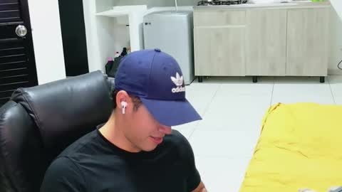 camara110 online show from May 12, 1:47 am