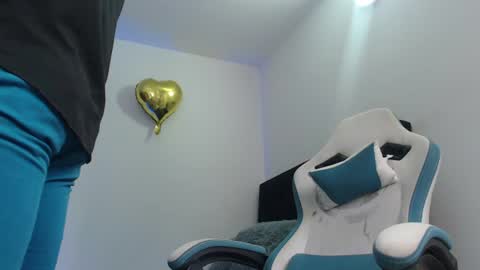 camilo_contre21 online show from June 19, 8:35 pm