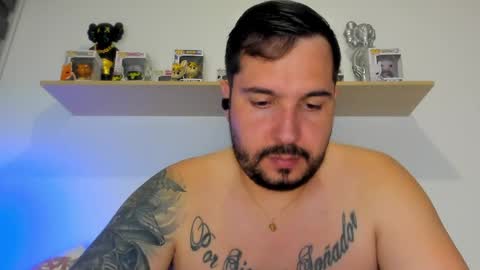 camilo_restrepo21 online show from May 11, 1:40 am