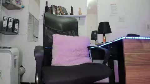 camiloherrera1 online show from June 12, 2:54 am
