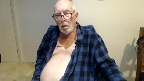 capt5105 online show from May 18, 11:31 pm