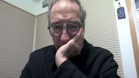 Caressluving online show from May 4, 5:53 am