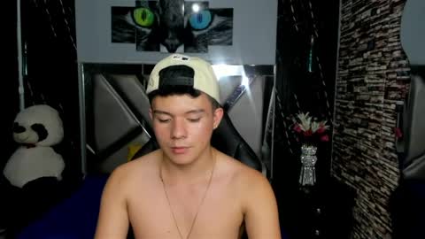 carlos_vegaa online show from May 23, 9:09 pm