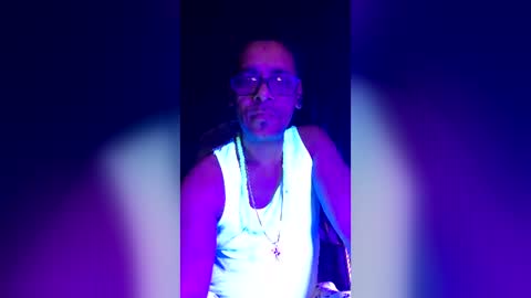 carloslove1972 online show from June 16, 7:00 am