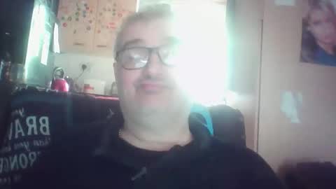 lee online show from May 17, 1:51 pm