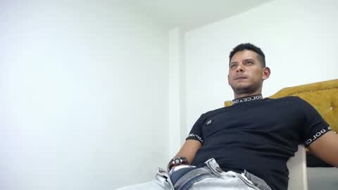 chris_dick2 online show from May 17, 4:42 am