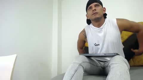 chris_dick2 online show from May 1, 7:00 am