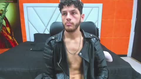 chris_grey2 online show from June 21, 6:46 pm