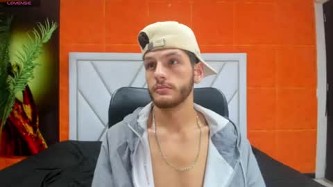 chris_grey2 online show from June 20, 6:35 pm