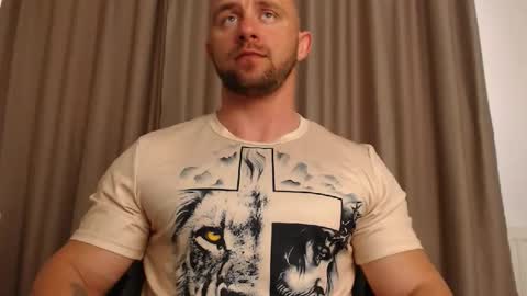 chrisbigbiceps online show from May 10, 3:46 pm