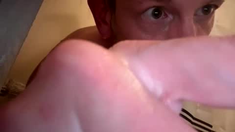 chriswells062590 online show from June 7, 3:24 am