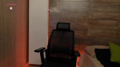 connor_h1 online show from May 1, 4:05 am