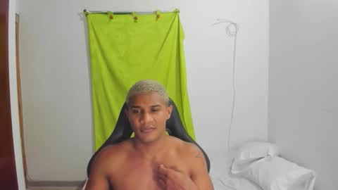 Ethan  online show from May 18, 4:07 am