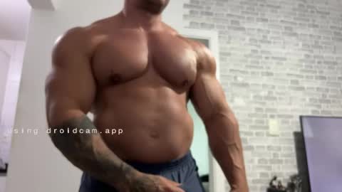 couplemuscle40 online show from May 9, 3:46 pm