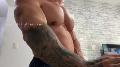 couplemuscle40 online show from May 7, 11:32 am