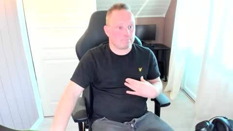 coupleofnor online show from May 9, 6:31 pm