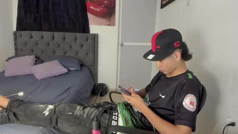 crazzy_master1 online show from May 27, 4:20 am