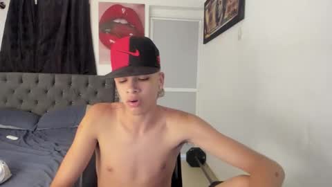 crazzy_master1 online show from June 6, 7:14 am