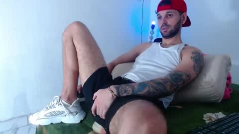 cristianhot125 online show from May 18, 9:30 pm