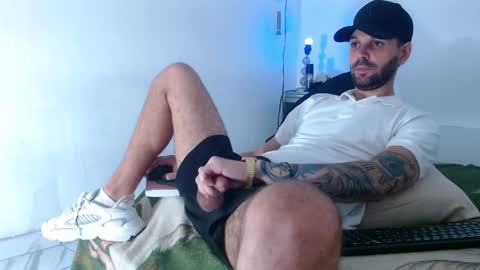 cristianhot125 online show from May 22, 10:59 pm