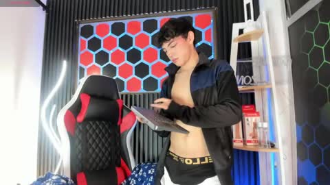 Cristopher  online show from May 6, 9:04 pm