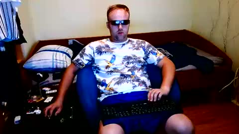 cute69696969 online show from July 5, 12:03 am