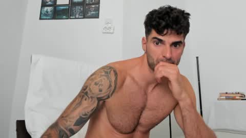 cuteeboy online show from August 4, 9:15 am
