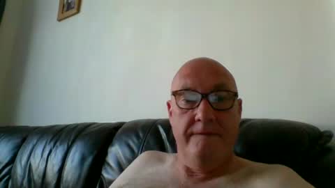 daddyhere4uall8 online show from August 2, 7:17 am