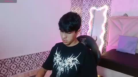 damian_tay1 online show from July 2, 11:38 am