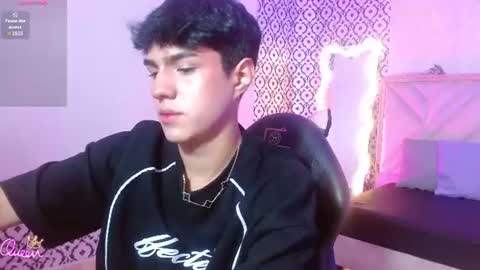 damian_tay1 online show from June 23, 11:47 am