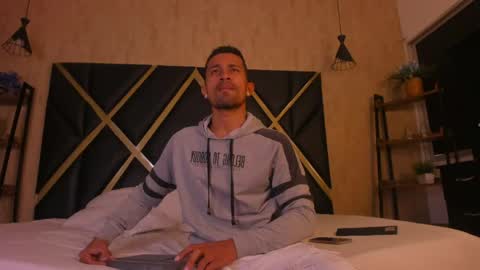 damianlux_ online show from May 4, 7:15 pm