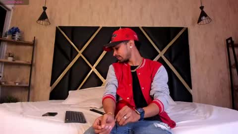 damianlux_ online show from May 19, 7:31 pm