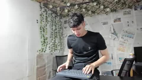 daniel_hot_11 online show from July 17, 11:22 pm