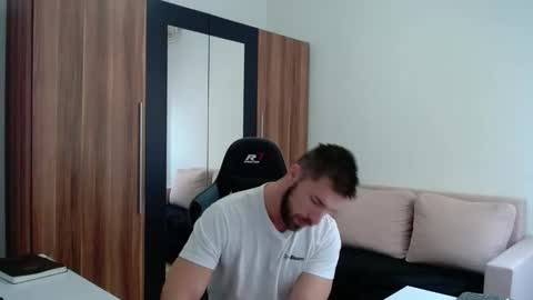 darius_94 online show from May 9, 10:38 am