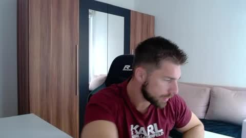 darius_94 online show from August 7, 10:00 am