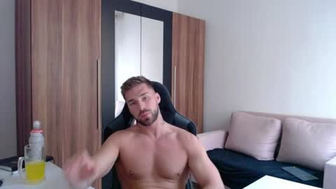 darius_94 online show from July 28, 2:13 pm