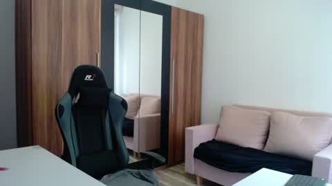 darius_94 online show from August 2, 2:15 pm