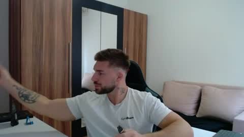 darius_94 online show from July 24, 7:37 am