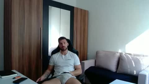 darius_94 online show from May 6, 6:25 am