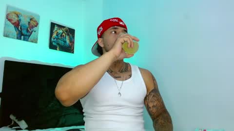 Darius Phoenix  online show from May 12, 6:49 pm