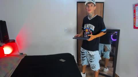 darwin_stark online show from May 12, 2:42 am
