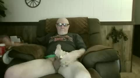 dave571960 online show from May 4, 10:17 am