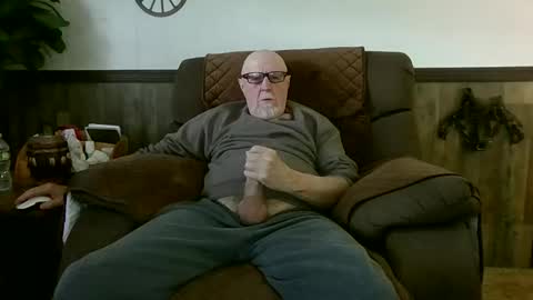 dave571960 online show from May 17, 10:44 am