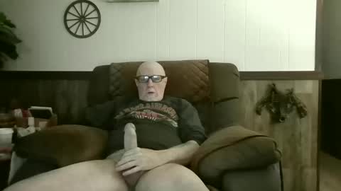 dave571960 online show from May 18, 10:21 am