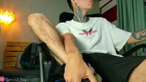 daviid_huge online show from May 18, 2:19 am