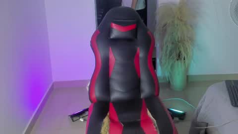 dayner_fox online show from June 14, 2:35 am