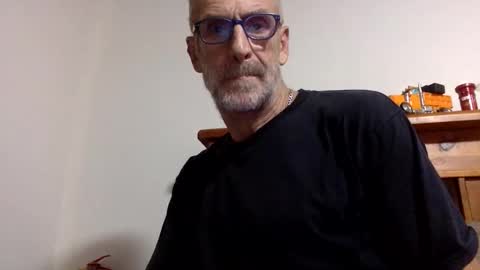 deanofflove2210 online show from January 8, 5:59 am