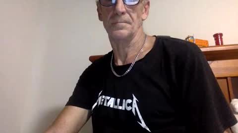 deanofflove2210 online show from March 7, 8:23 am