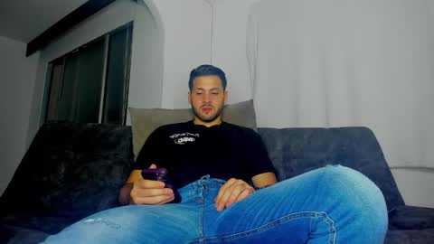 dereckhardd online show from May 1, 2:15 am